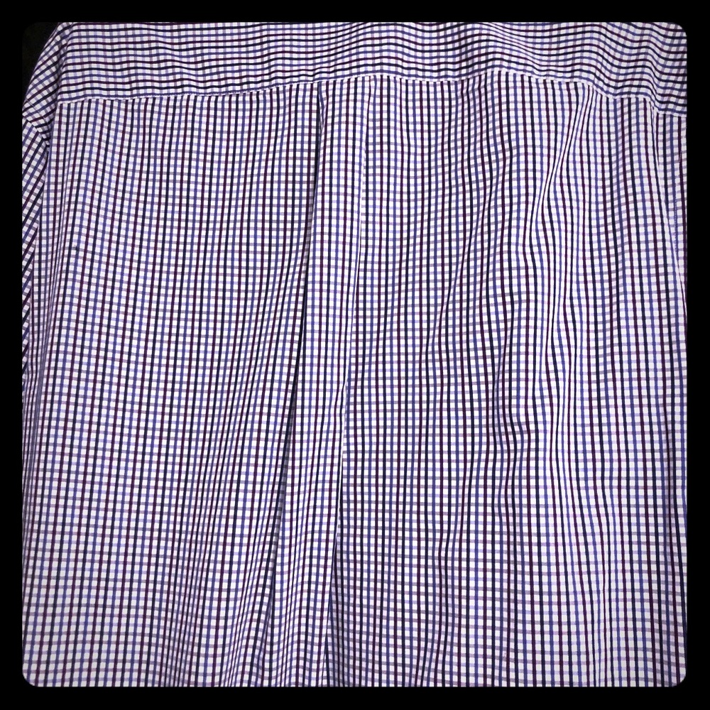 Men’s short sleeve button up shirt.